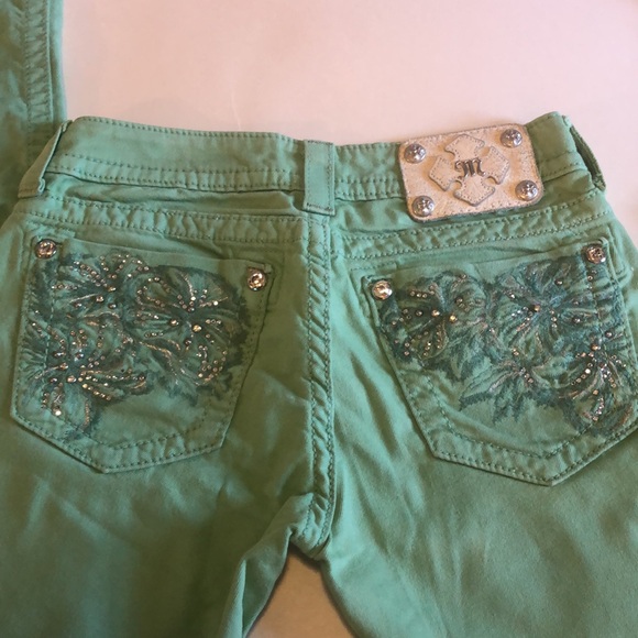 Miss me poinsettia design - Picture 3 of 7